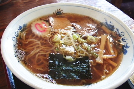 麺も普通。具も普通。味も普通。だから、おいしい。