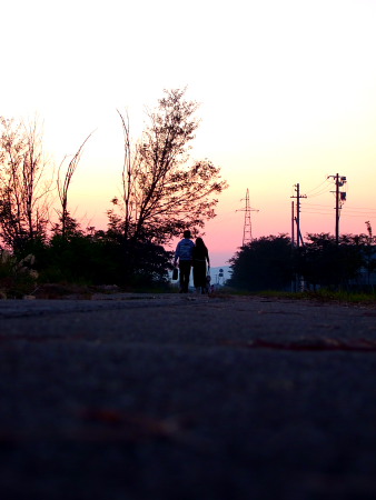 夕焼けの２人。