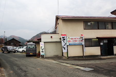 地区の人が総出して蕎麦打ちします。