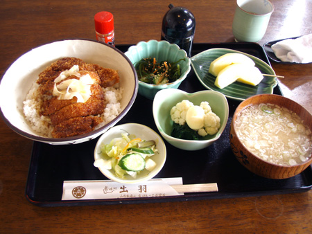 出羽寿しのカツ丼