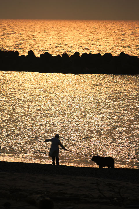 瀬波の海岸　ちょっと写真、傾いてます