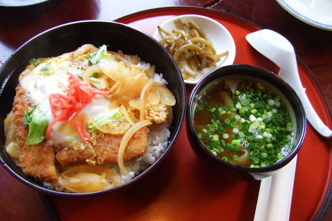 清来軒のカツ丼