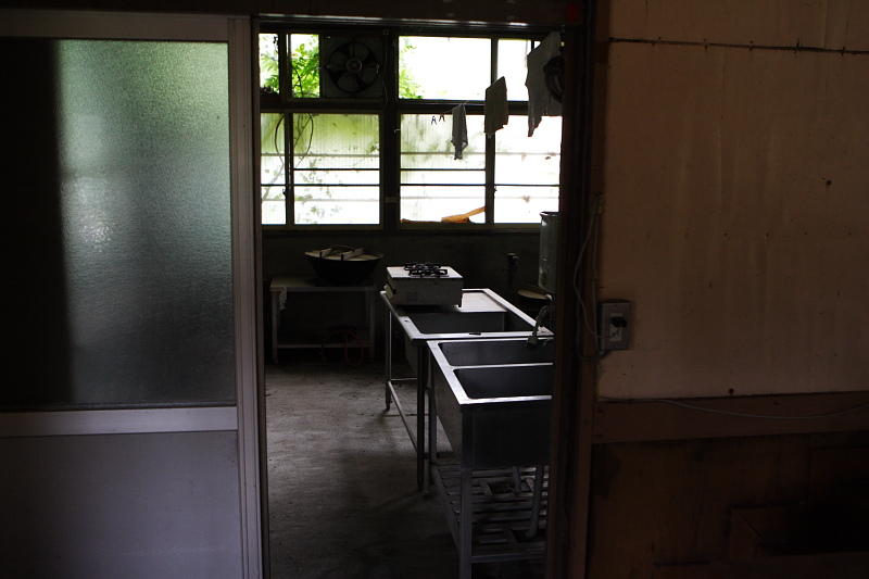 大暮山分校調理室。給食をありがたく食べた生徒も多かった事でしょう。