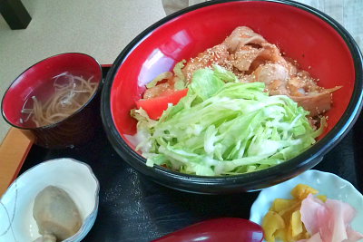 しぶき亭　焼肉丼750円　丼が大きい　