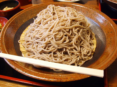 丸五そば屋の盛りそば中盛り 大盛りだよこれは