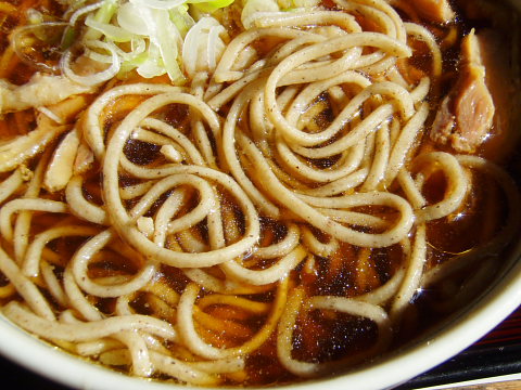 蕎麦っぽい蕎麦なんですけど、肉そばとの相性は・・・