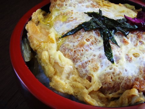 武蔵の300円カツ丼。大盛りにしてあります。