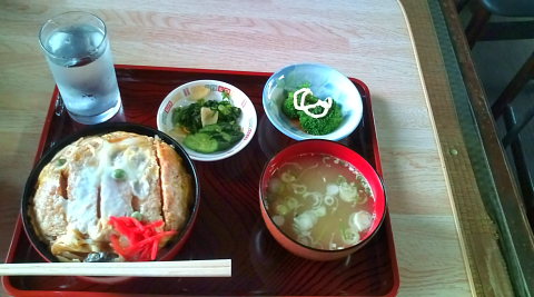 末広食堂のカツ丼