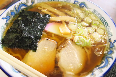 みそのそばやにて。普通盛りラーメン