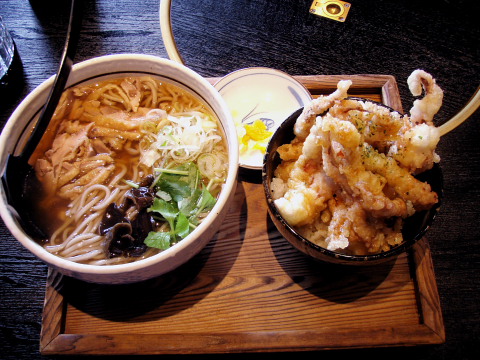 ふくろうの肉そばとミニゲソ天丼セット