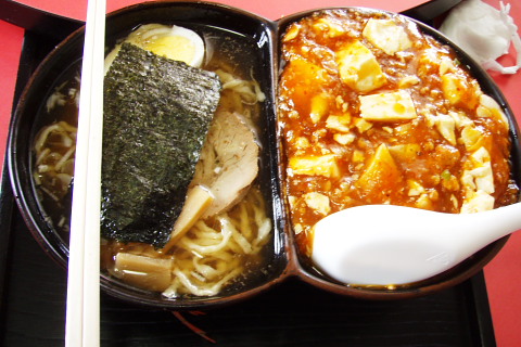 ほうらい　メンドン800円也　ラーメンとマーボー丼のセット