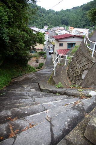 こんな感じの道ばかり。車が通れない。