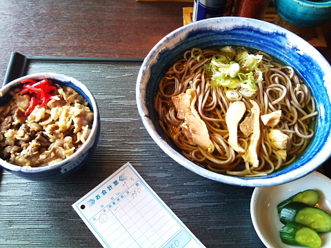 神楽の肉そば　牛めしと肉そばのセット