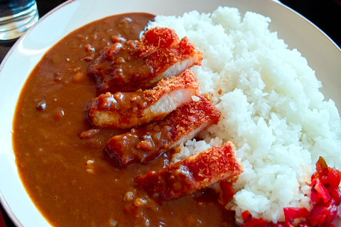 愛伝亭 カツの断面。脂がうまい
