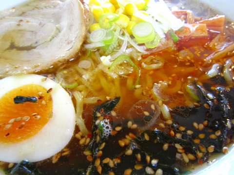 大野木らーめん ラー油の浮いてる醤油ラーメン