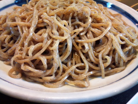 めん僮楽　そばみたいな色の黒小麦つけ麺