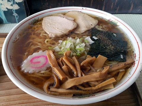 麺の量も結構多い。シンプルイズザベスト。