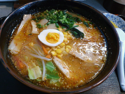 有名店の辛子味噌ラーメン。