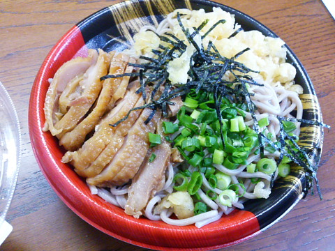 元気市場たかはし 冷たい肉そば 蕎麦がなぜかアメヤの自動販売機蕎麦とそっくりなお味。
