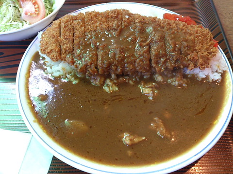 とんかつポプラ カツカレーランチ 大きくお得なカツがどーんと乗ったボリューム満点なランチ。