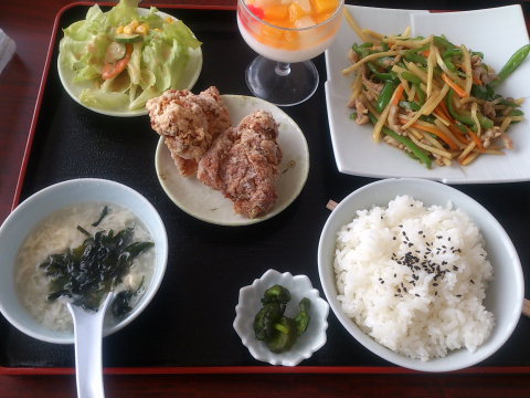 美香居の青椒肉絲定食 880円 なかなかお買い得
