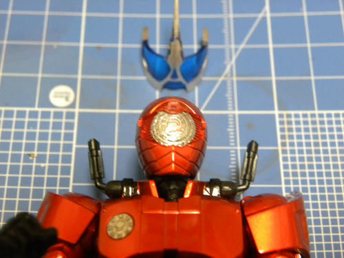 バイザーないと安っぽいロボットもののやられ役