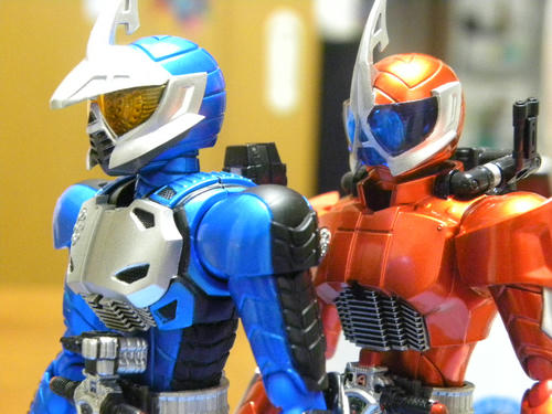 ひさしの角度だけ上にあげてみた。接着角度まで指導しようぜ＞バンダイさん