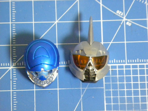 バイザーの色が薄いのでクリアオレンジを塗った
