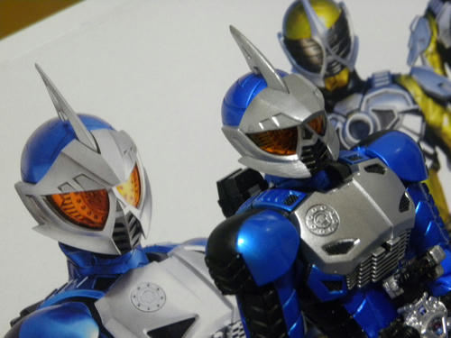 やっぱりヘルメットのひさしも改造が必要か。。。