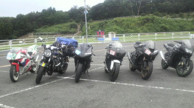 総勢6台
