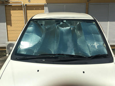 サンシェードは太陽の光と温度から車内を守るだけではなく 中のバイクを隠すという意味 でも必須 でもちょっとこれは デカすぎたんでない 往き先は何処でも良い