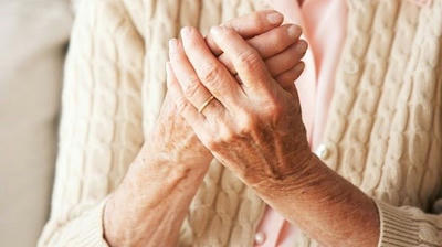 Vi&ecirc;m khớp dạng thấp dễ t&aacute;i ph&aacute;t v&agrave;o m&ugrave;a đ&ocirc;ng