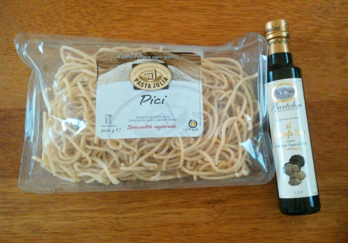 イタリア土産のピチ（パスタ）とトリュフオイル