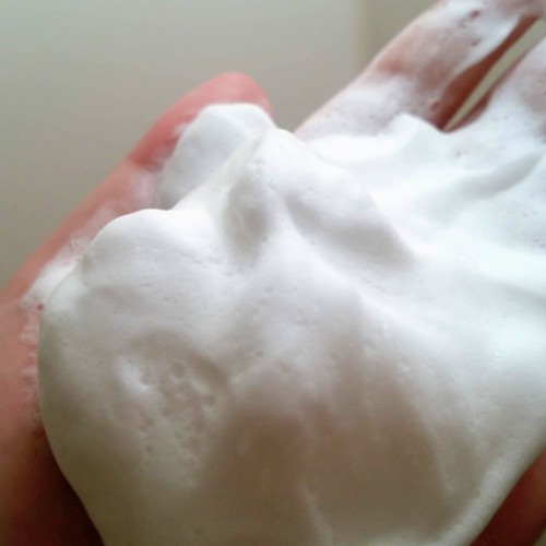 無添加化粧品 PUFE 酵素洗顔クリームの泡