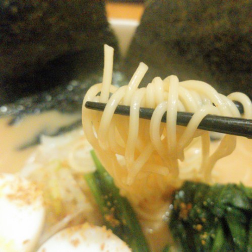 アサムラサキ かき醤油ラーメン とんこつしょうゆ味　麺