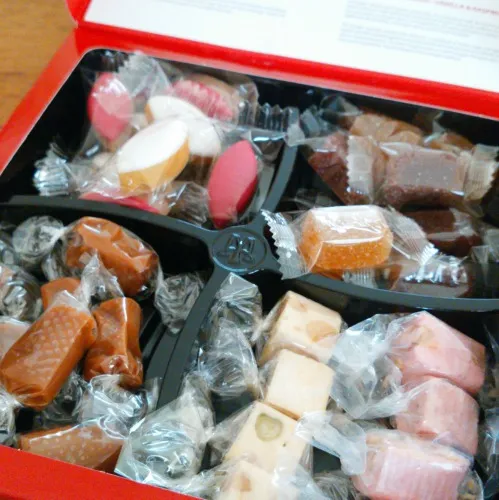 マキシム・ド・パリ お菓子の詰め合わせ中身