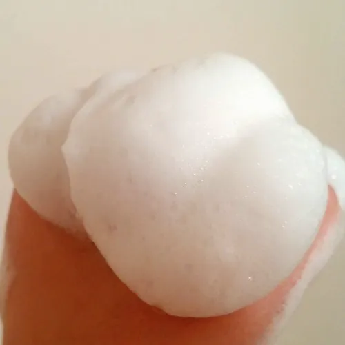 セルビアのせっけん　D.I.Prirodni Sapuni　泡