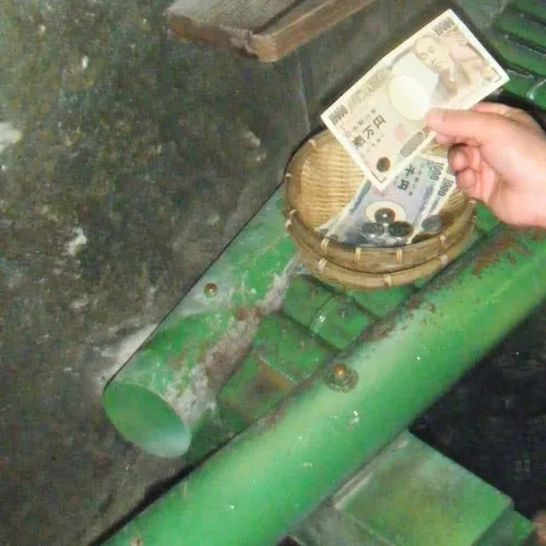 宇賀福神社　銭洗い