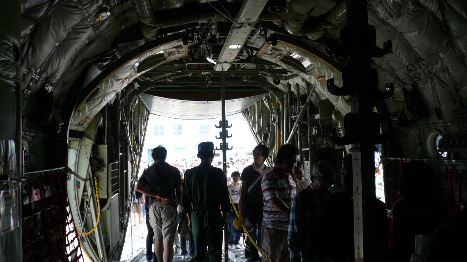 格納スペース奥から撮影