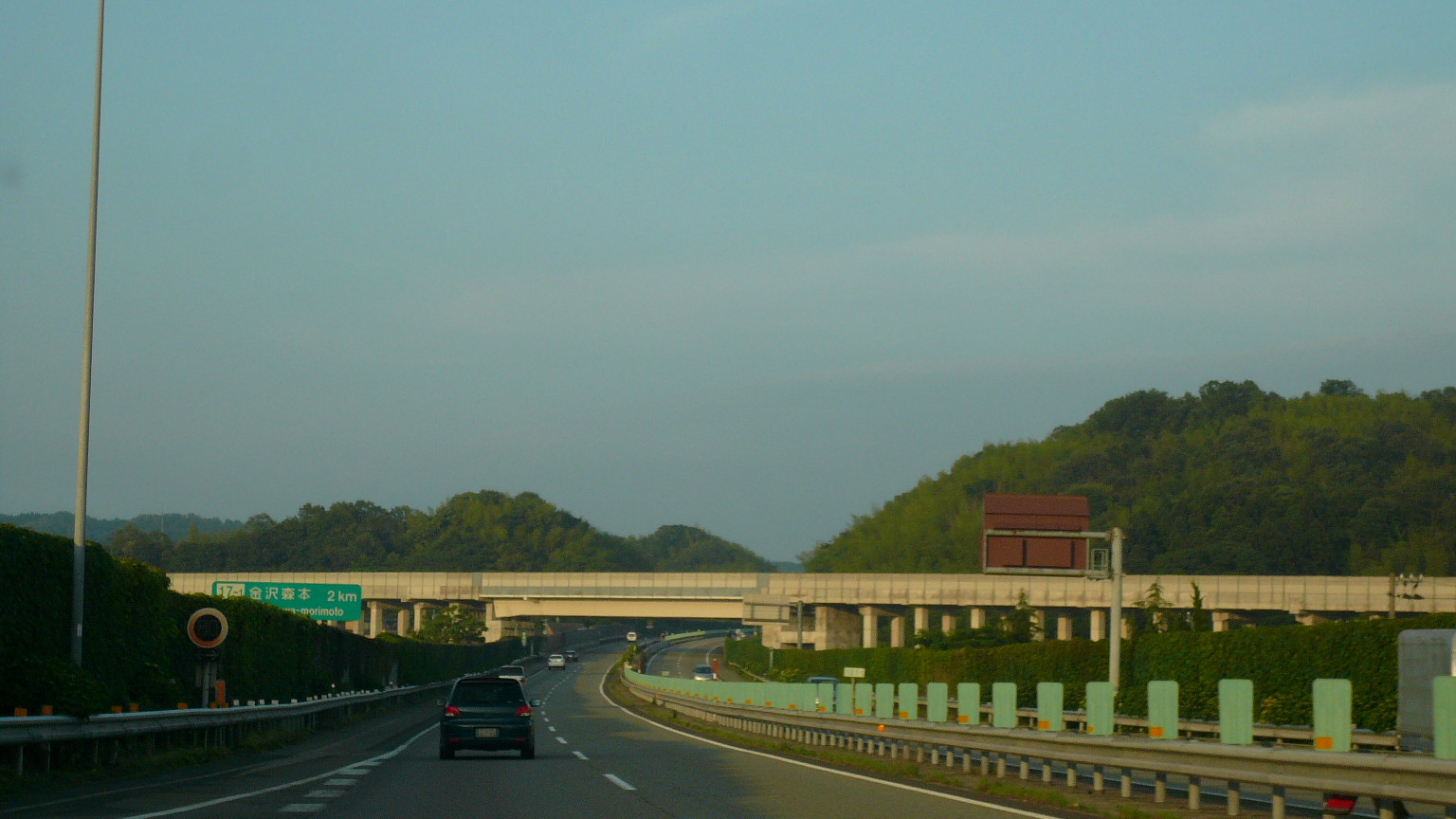森本ＩＣ方向手前を下りから