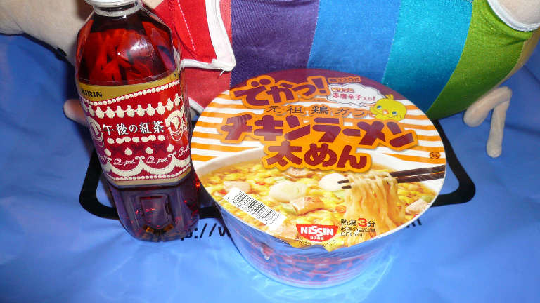 でかっ！チキンラーメン太めん