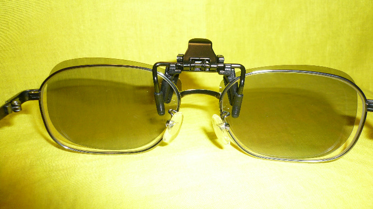 メガネに3Dレンズを装着（内側から）