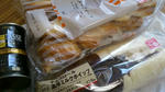 朝ご飯、バタースティックとロールパン