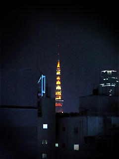 窓の向こうに