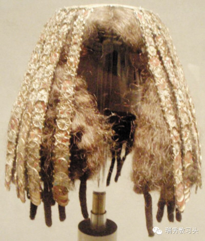 The earliest wig