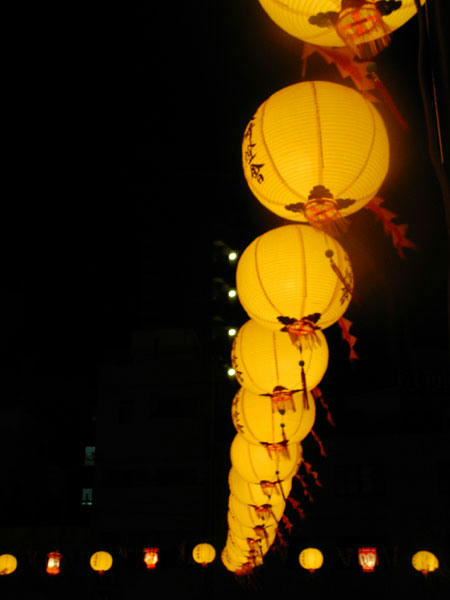 闇夜に浮かぶ直線美2