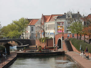 9d047041.jpg