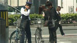 カップルを止める警官
