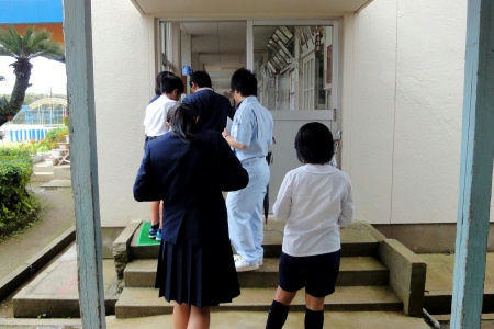 校舎実測の様子