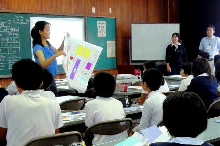 多目的教室で完成図を確認